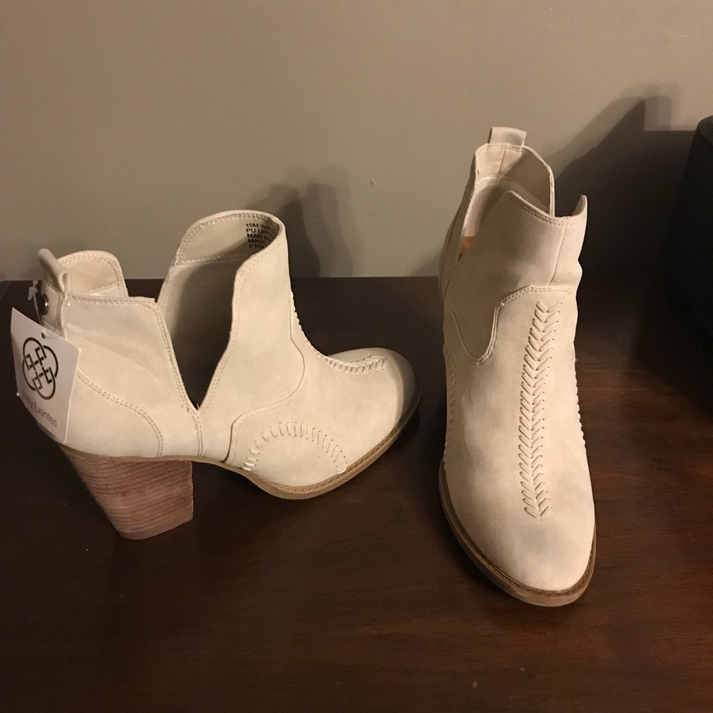 Ankle booties, boots